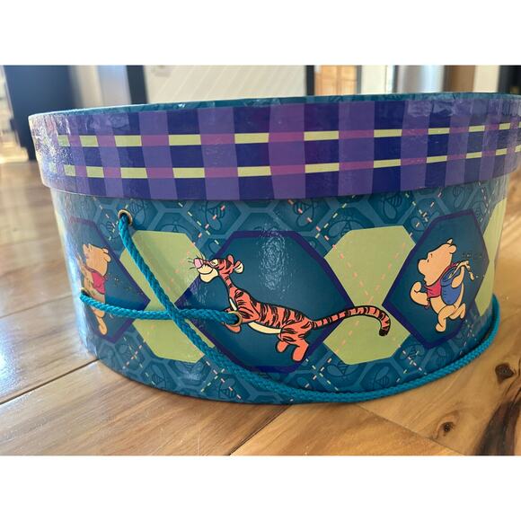Winnie the Pooh Vinatyge Hat Box, Tiger Pounce or Bounce, 16in. Excellent Cond. - Picture 6 of 6